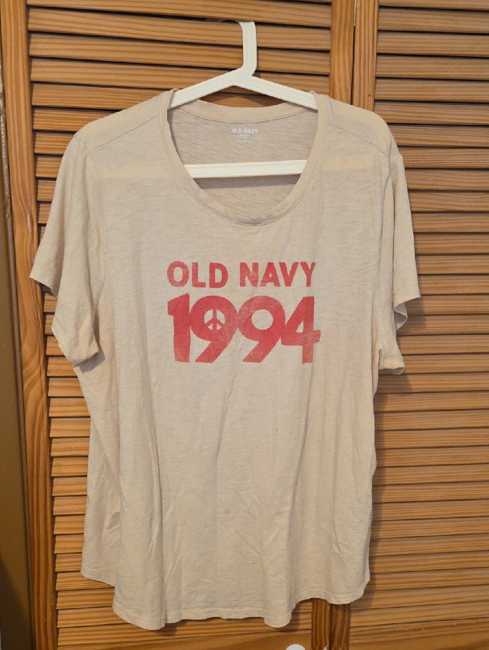 Old Navy Beige Tee with Red 1994 Graphic